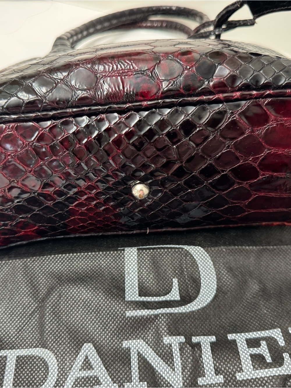 Danier Red and Black Ombre Croc-Embossed Leather Satchel with Matching Wallet - Picture 4 of 16